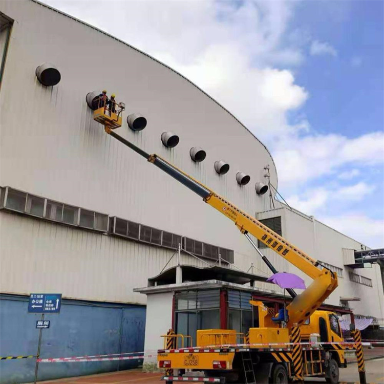 东港高空作业车出租服务：专业广告牌安装解决方案