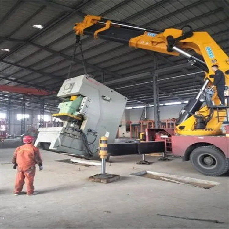 东港80吨折臂吊车出租附近电话