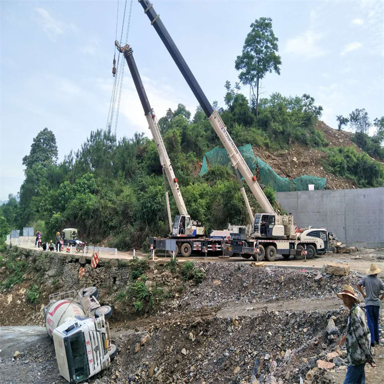 东港汽车掉沟里叫吊车救援要多少钱