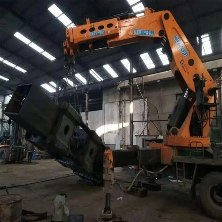 东港130吨折臂吊车出租吊机租赁附近电话