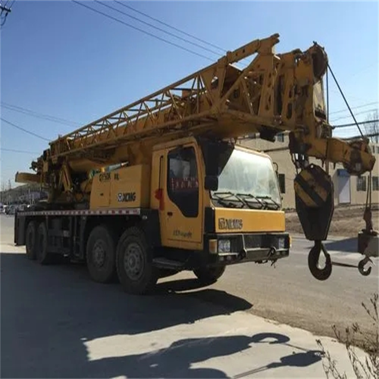 东港吊车吊挖机吊哪里比较安全